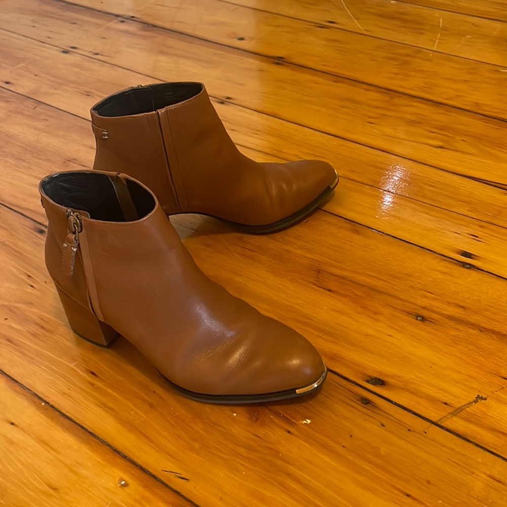 Size 8.5 brown leather Cole Haan boots